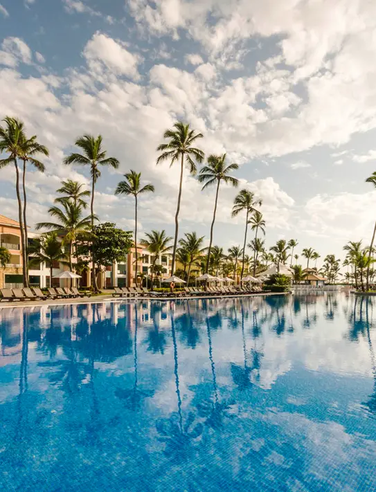 Piscine de l'Ocean Blue and Sand