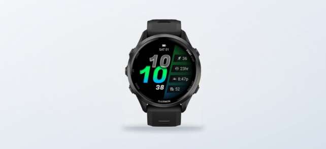 Garmin Forerunner 970 nero con cinturino e display visibile