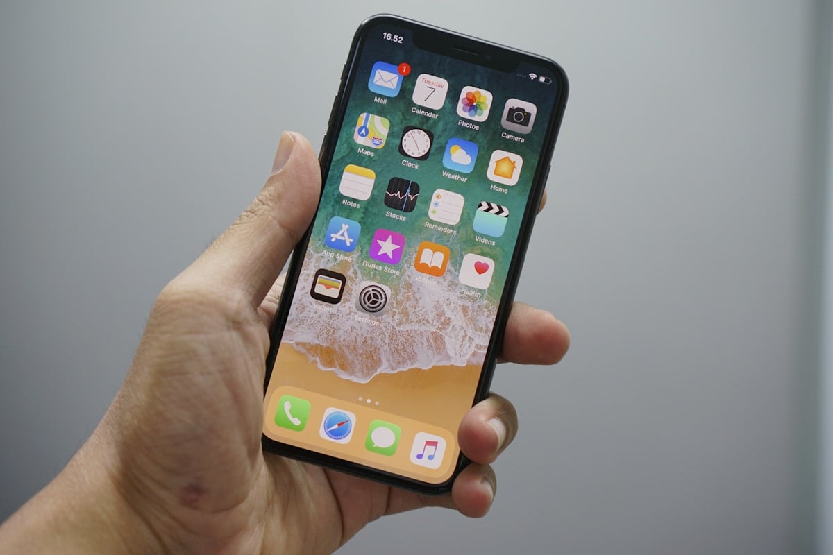 Apple iPhone 17 Pro in Cosmic Orange