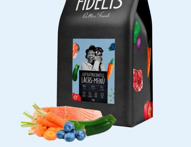Fidelis luftgetrocknetes Lachs-Menü in der Produktverpackung